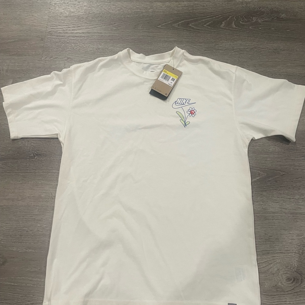New Nike T- shirt w/tags